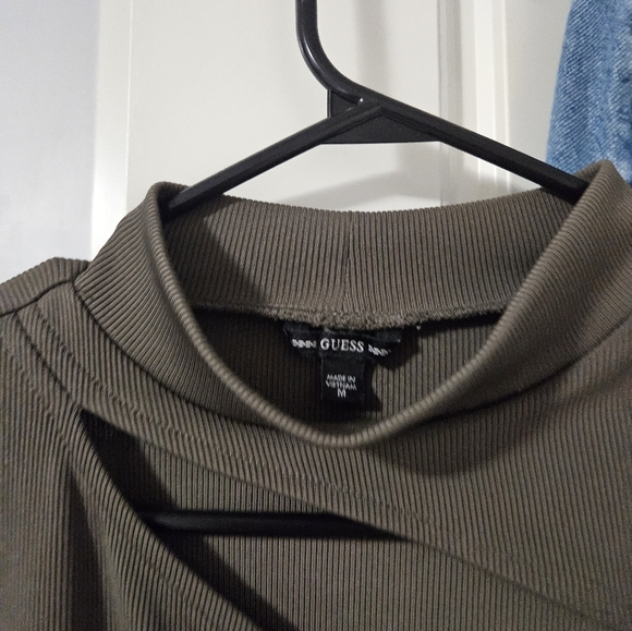 Guess Cut out top - Picture 2 of 3